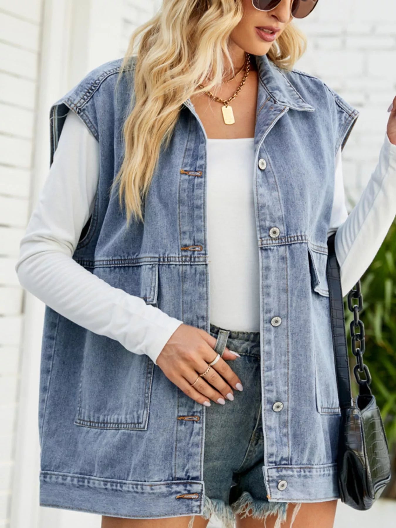 Sleeveless Button-Down Denim Jacket - cas7m
