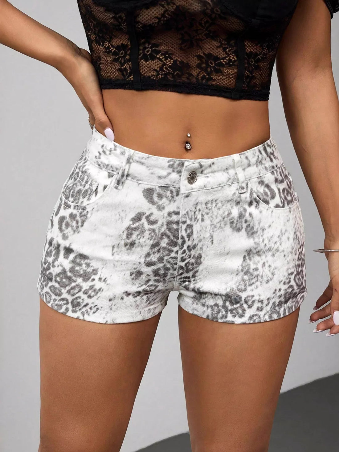 Leopard Print Denim Shorts - cas7m