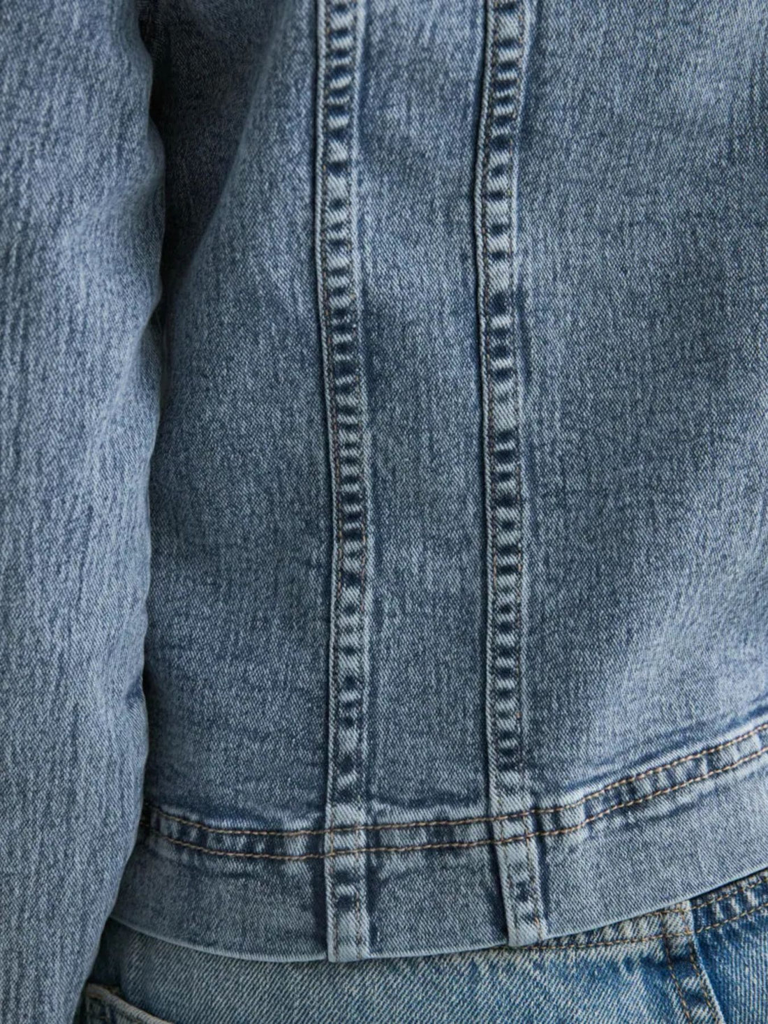 Classic Button-Down Denim Jacket - cas7m