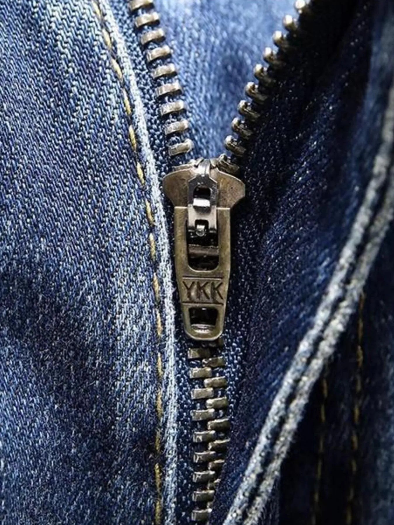 Men's Distressed Embroidered Jeans - cas7m