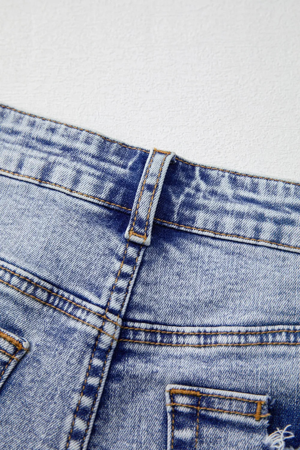 Pearl Studded Pockets Raw Hem Denim Shorts - cas7m