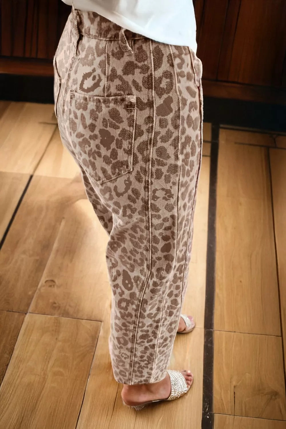 Leopard Print High-Waisted Cropped Jeans - cas7m