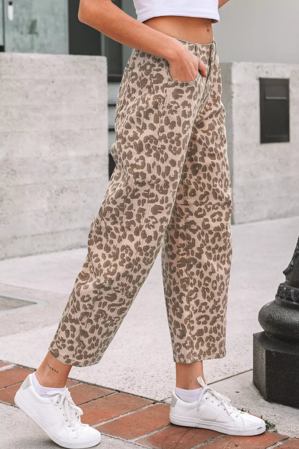 Leopard Print High-Waisted Cropped Jeans - cas7m