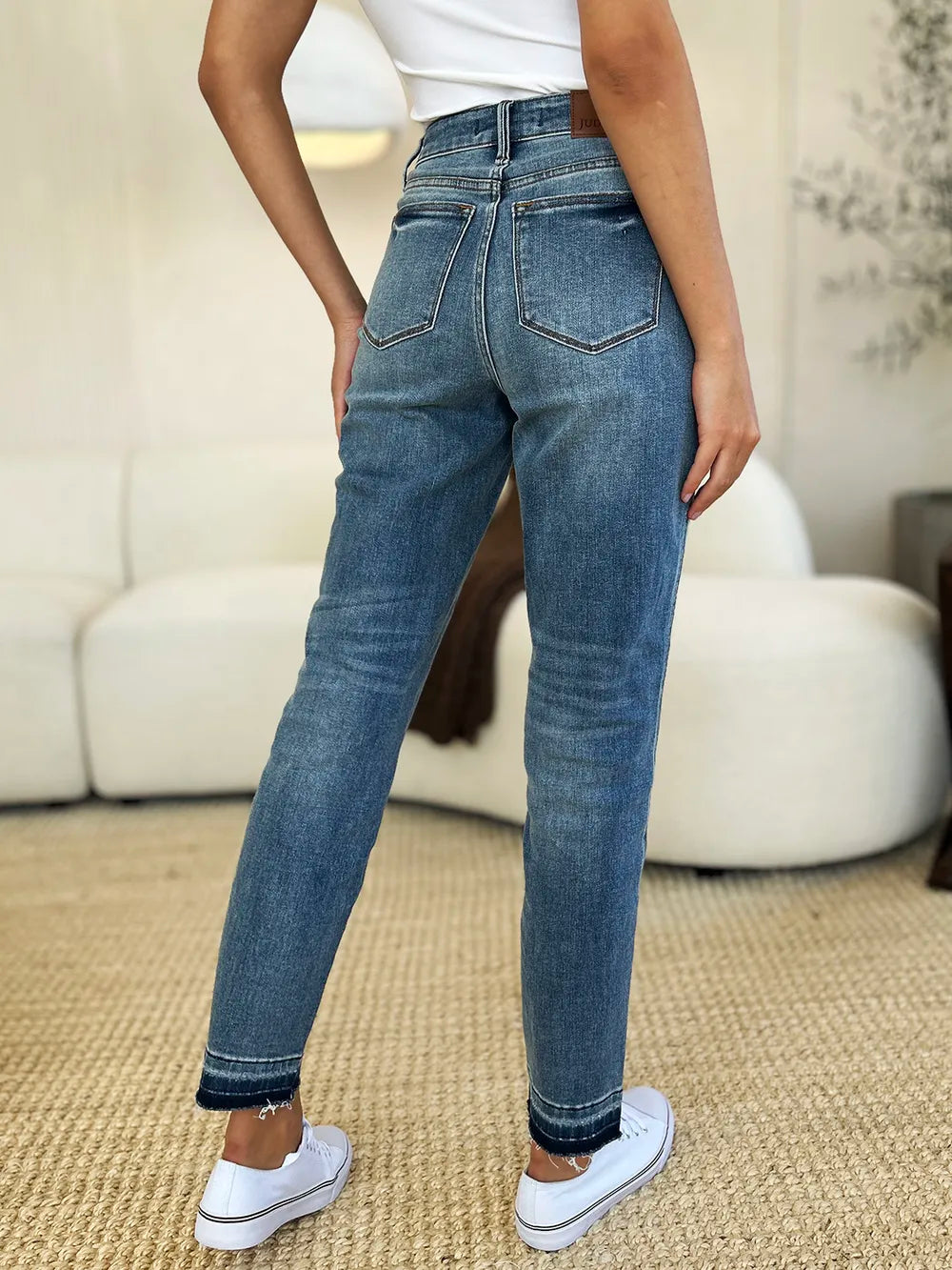 Judy Blue Full Size Mid Rise Rigid Magic Release Hem Jeans - cas7m