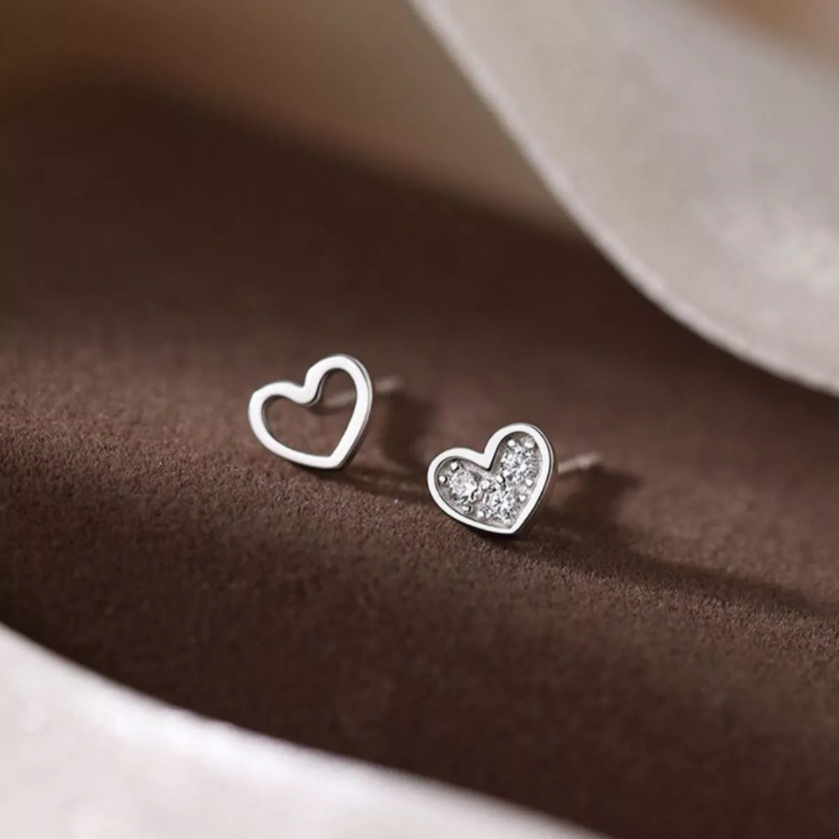 925 Sterling Silver Heart Stud Earrings - cas7m