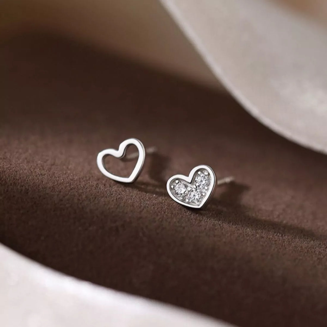 925 Sterling Silver Heart Stud Earrings - cas7m