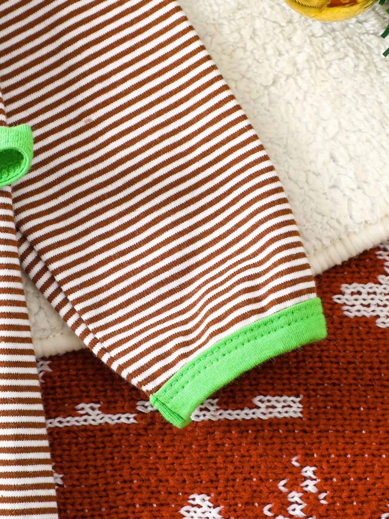 Children's Christmas-Themed Striped Snapped Legs Jumpsuit - cas7m