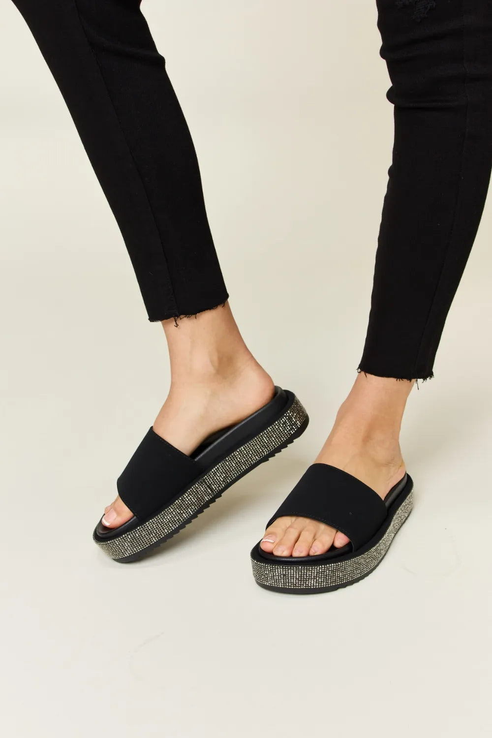 Forever Link Open Toe Rhinestone Platform Sandals - cas7m