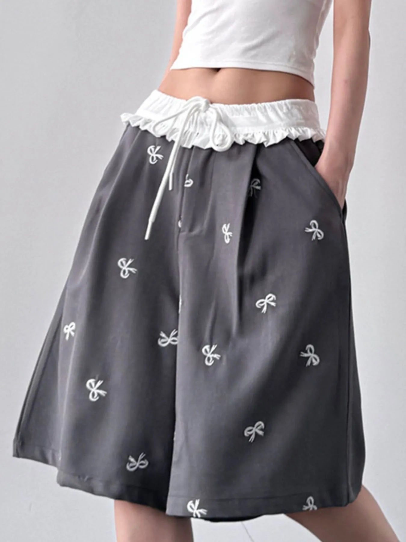 Bow Print Wide Leg Shorts with Contrast Ruffle Waistband - cas7m