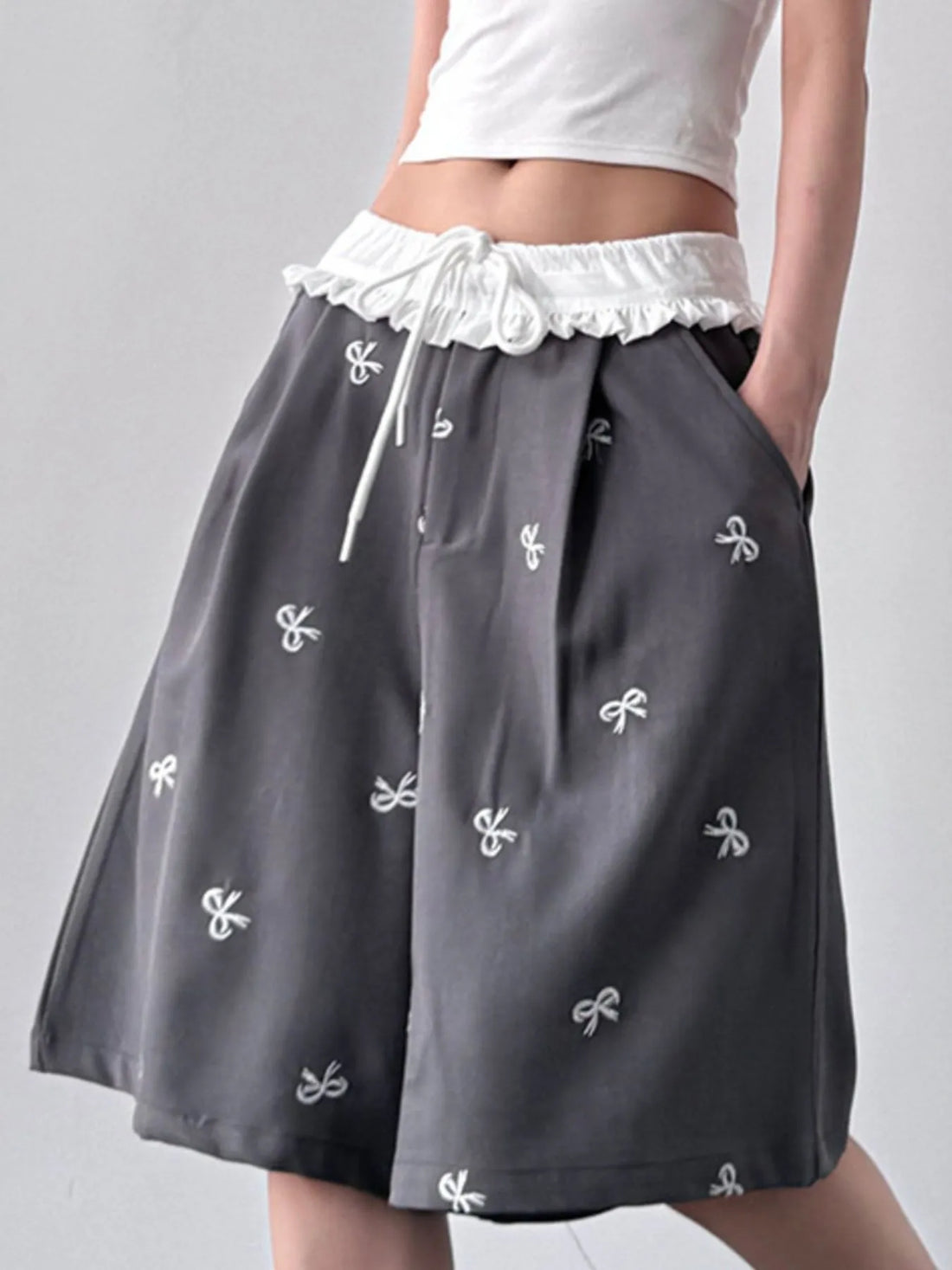 Bow Print Wide Leg Shorts with Contrast Ruffle Waistband - cas7m