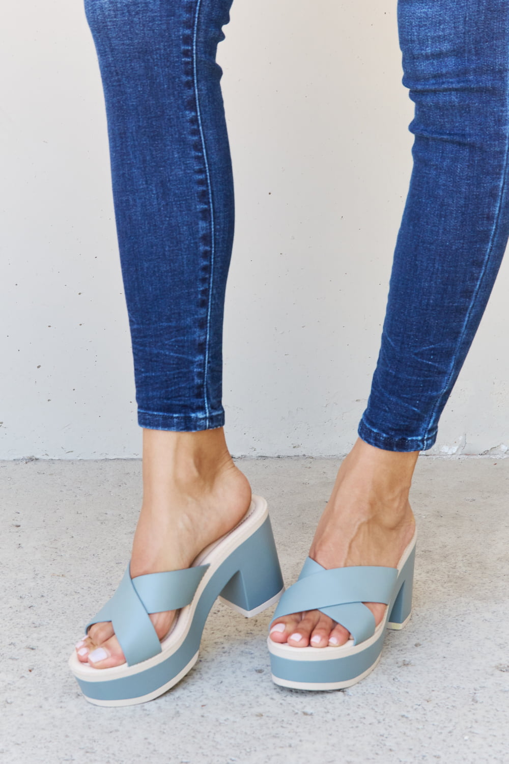 Weeboo Cherish The Moments Contrast Platform Sandals in Misty Blue - cas7m