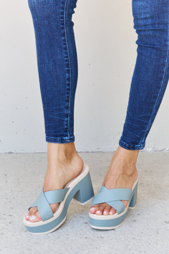 Weeboo Cherish The Moments Contrast Platform Sandals in Misty Blue - cas7m