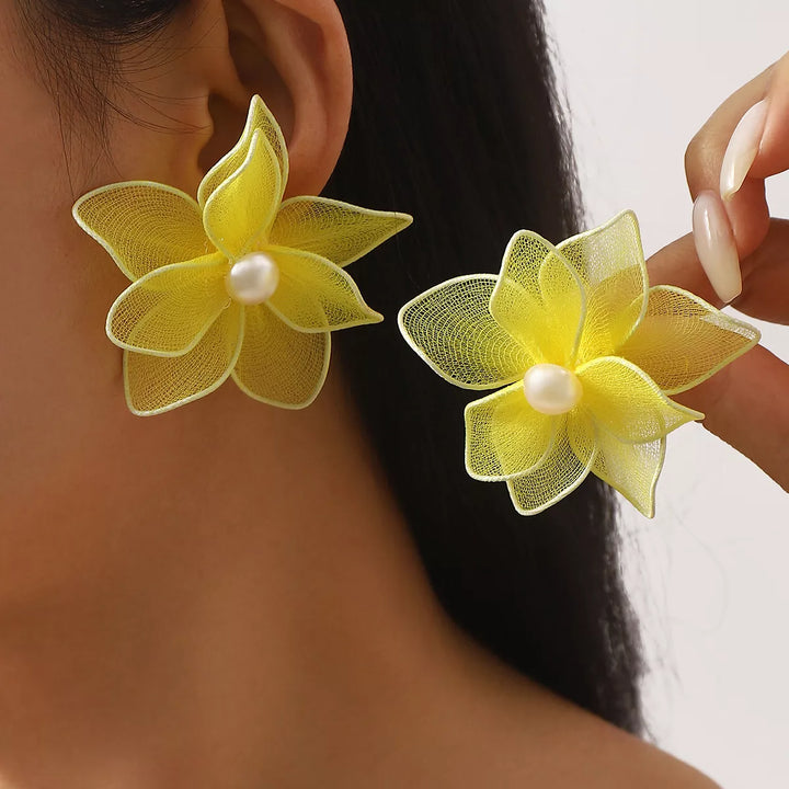 Flower Pearl Stud Earrings - cas7m