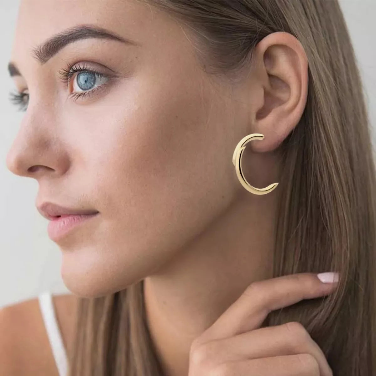 Chunky C-Hoop Earrings - cas7m