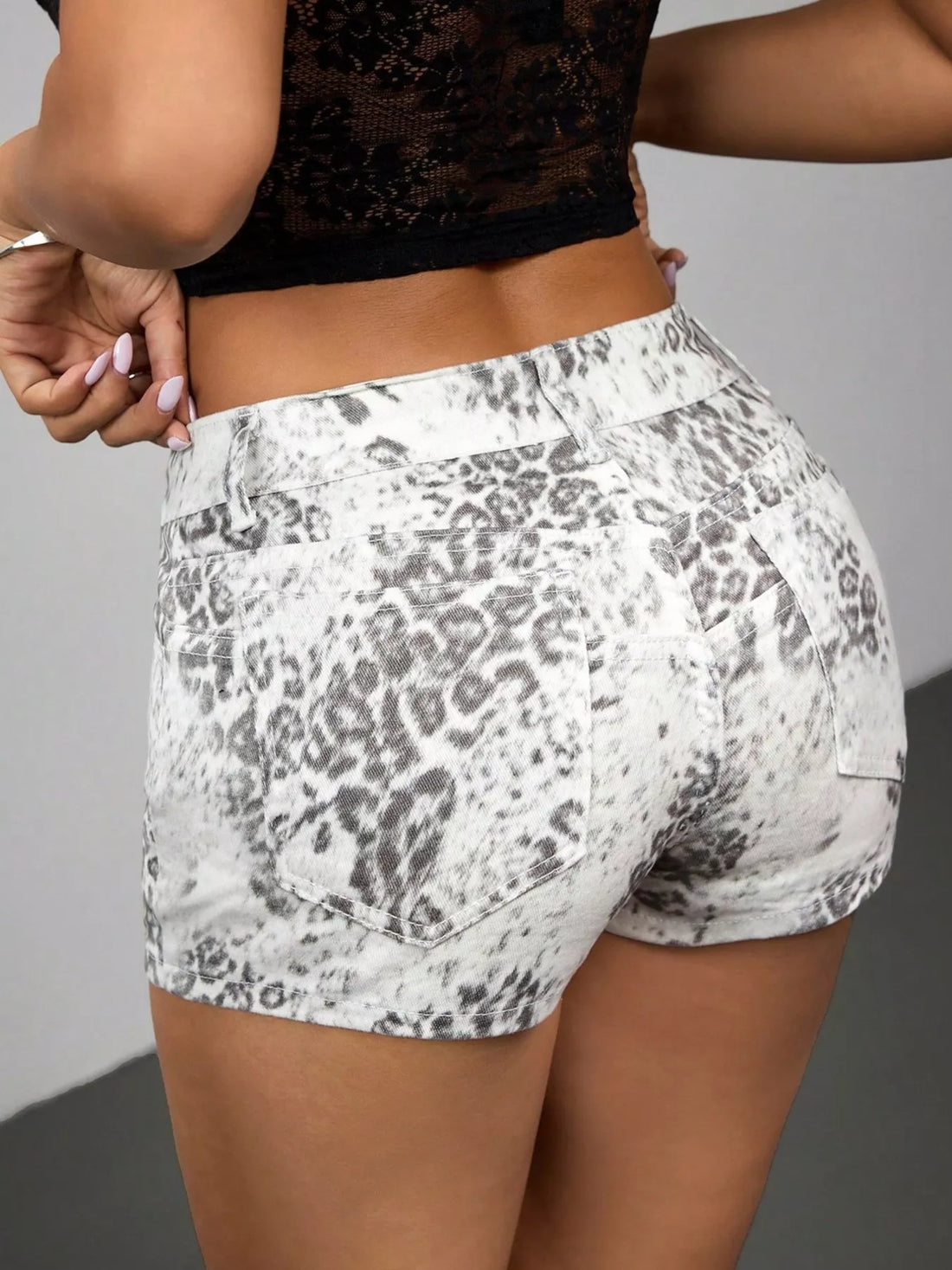 Leopard Print Denim Shorts - cas7m