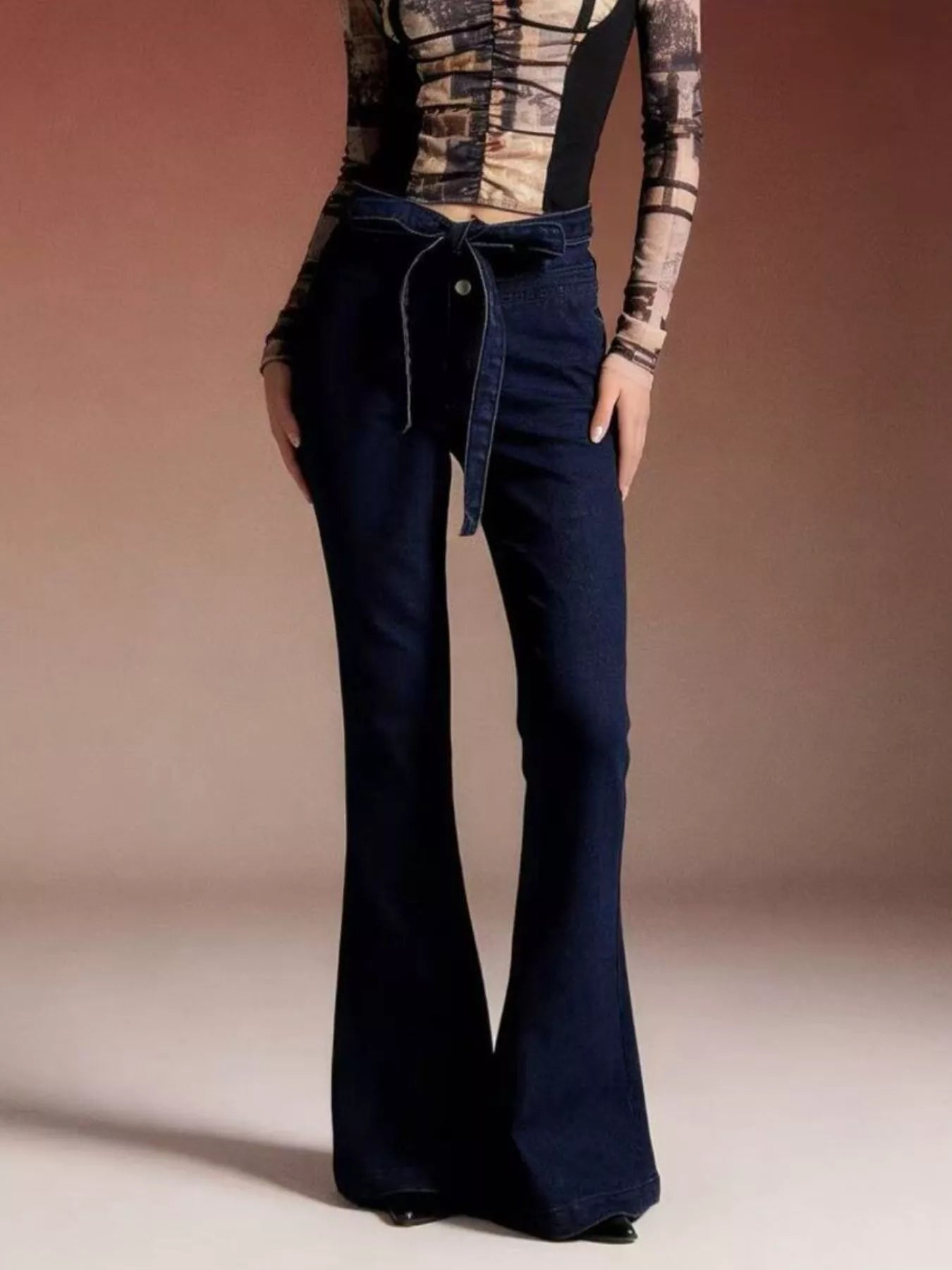 Bow-Tie High-Waisted Flare Jeans - cas7m