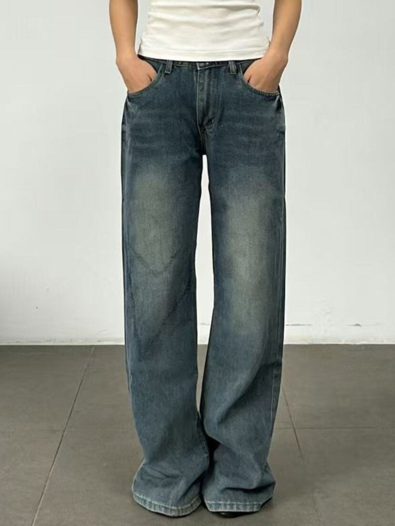 Vintage Wash Wide Leg Jeans - cas7m