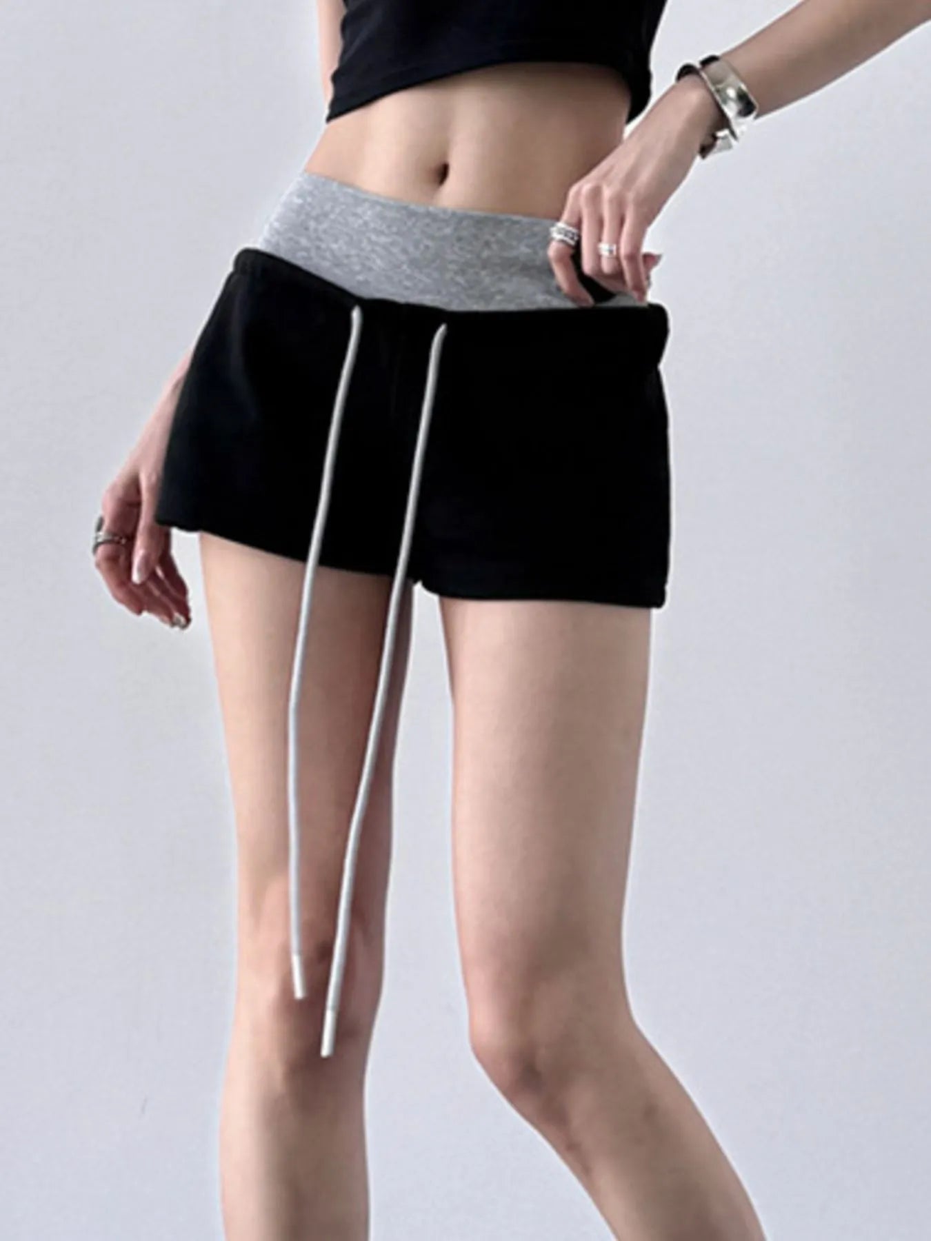 Drawstring Shorts with Contrast Waistband - cas7m