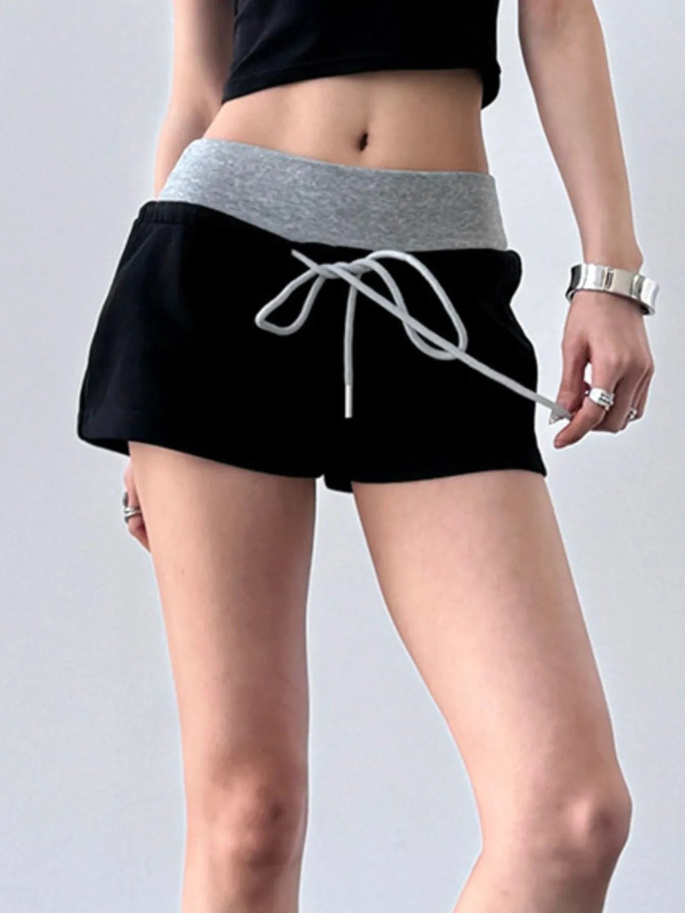 Drawstring Shorts with Contrast Waistband - cas7m