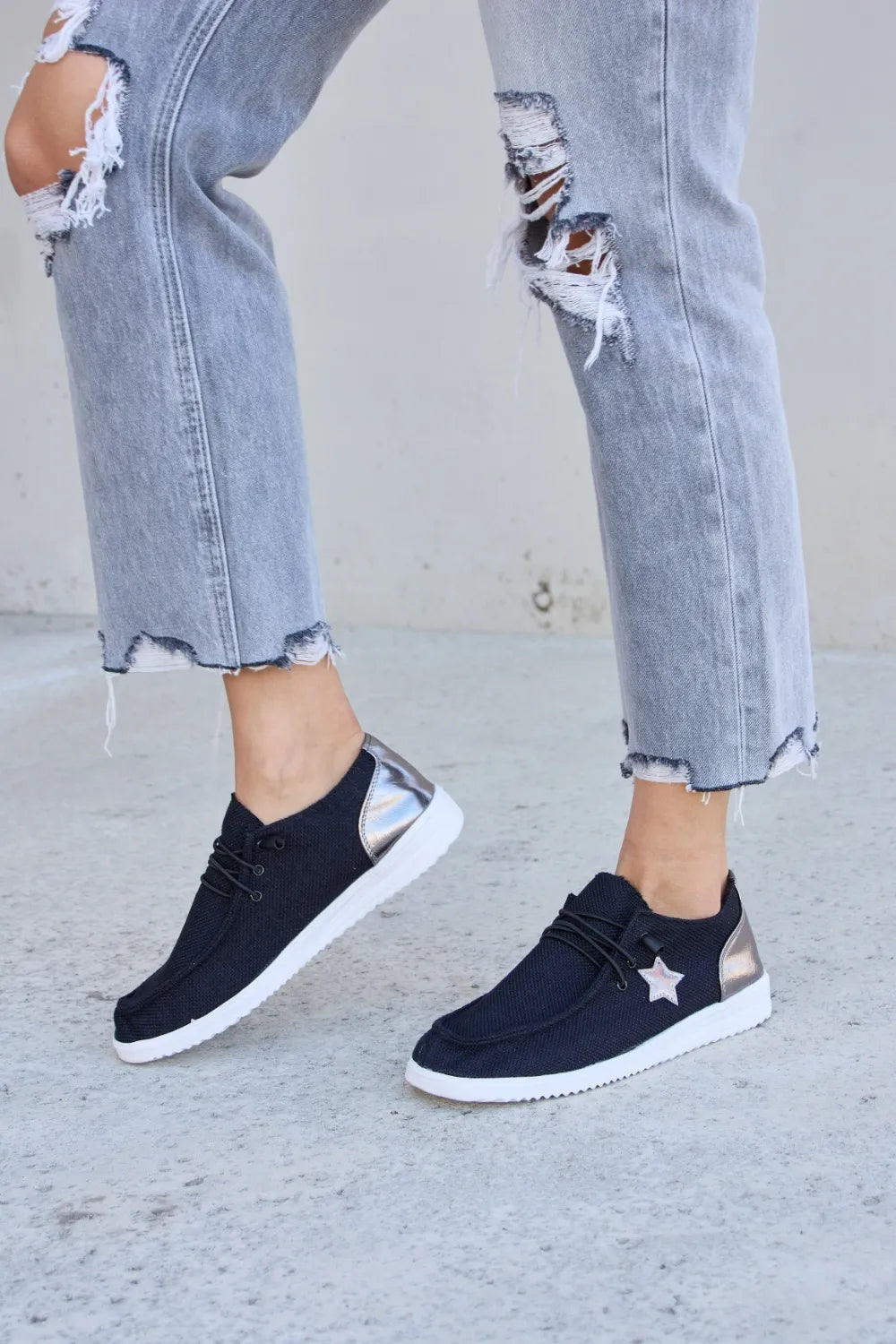 Forever Link Star Lace-Up Flat Sneakers - cas7m