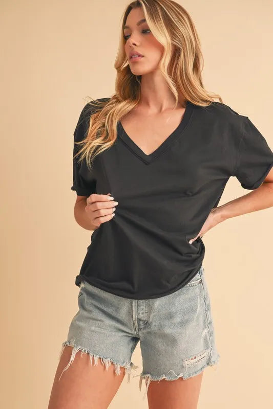 Aemi+Co V-Neck Short Sleeve T-Shirt - cas7m