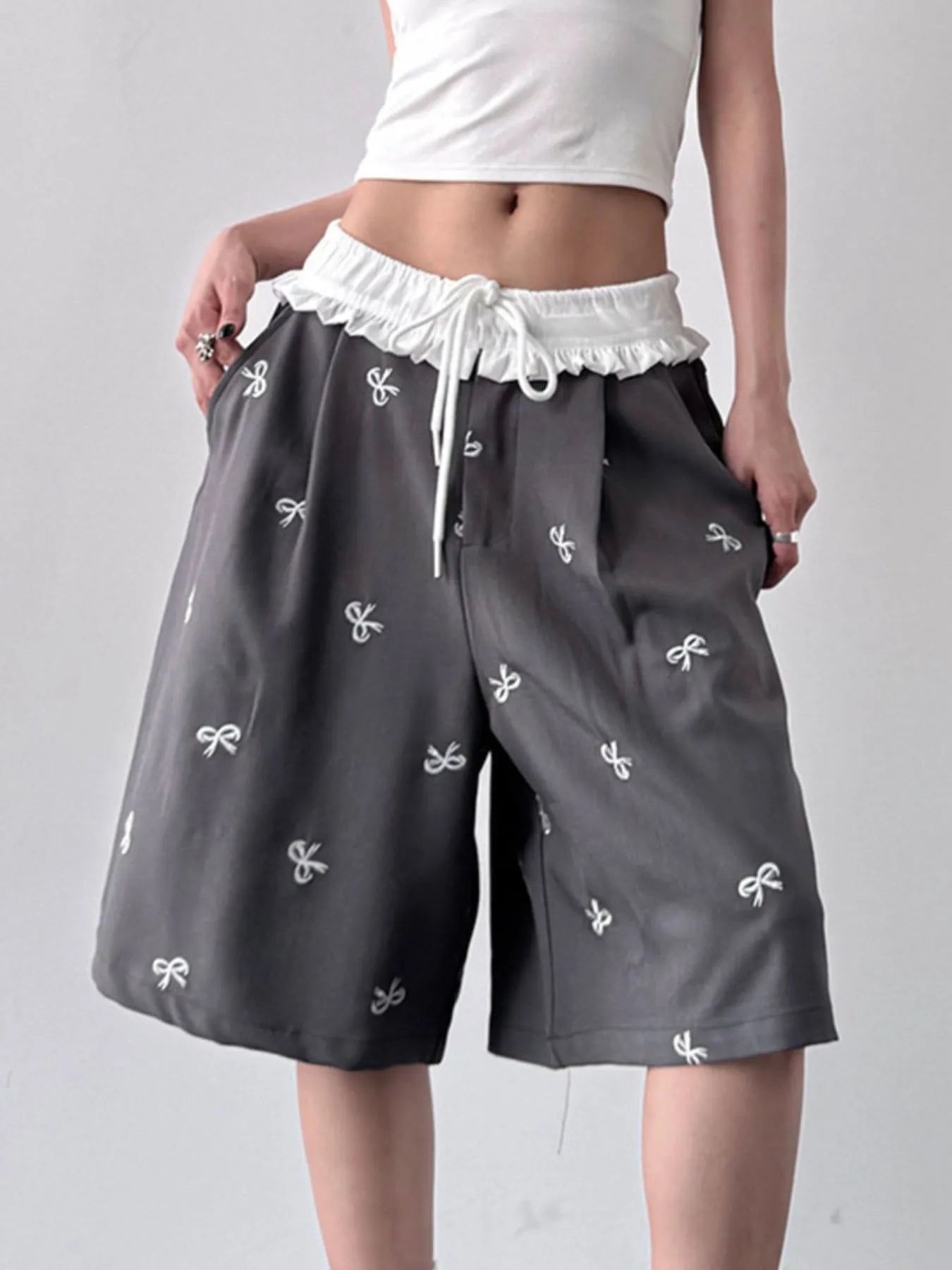 Bow Print Wide Leg Shorts with Contrast Ruffle Waistband - cas7m
