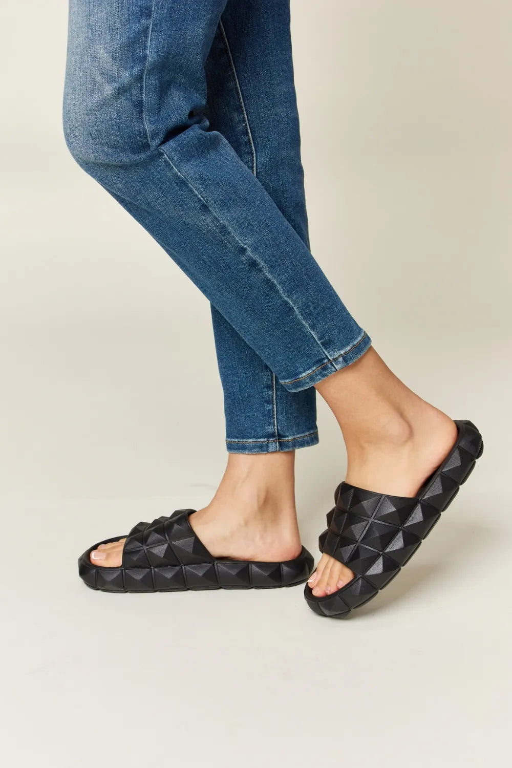 WILD DIVA Pyramid Stud Toe Band Footbed Sandals - cas7m