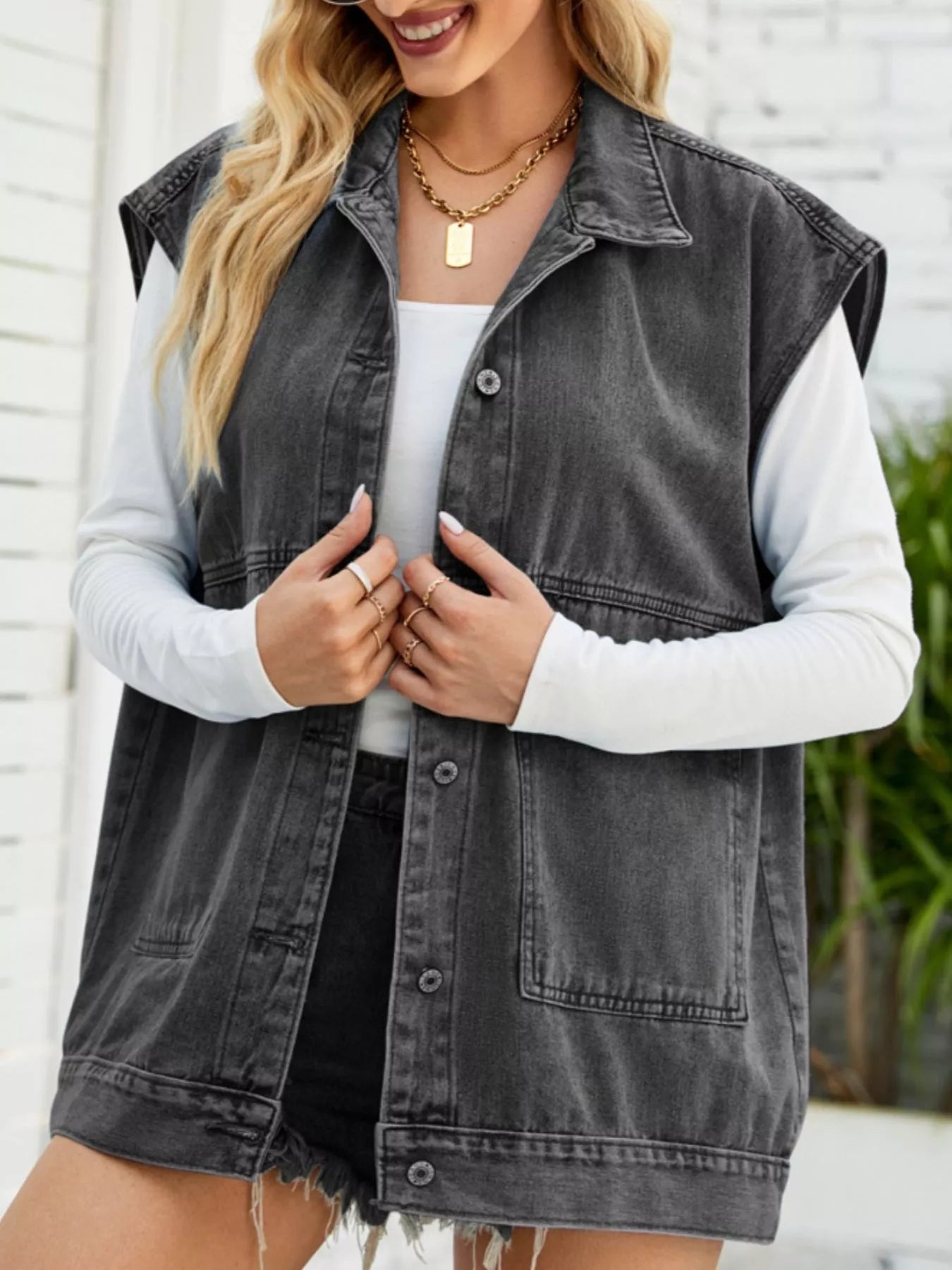 Sleeveless Button-Down Denim Jacket - cas7m