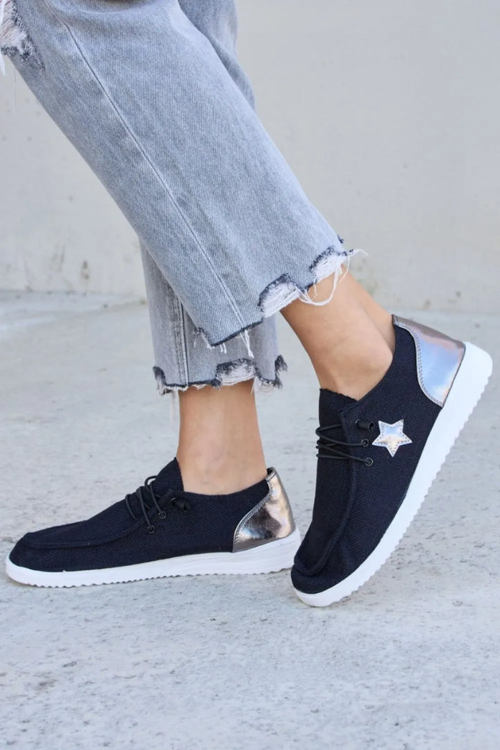 Forever Link Star Lace-Up Flat Sneakers - cas7m