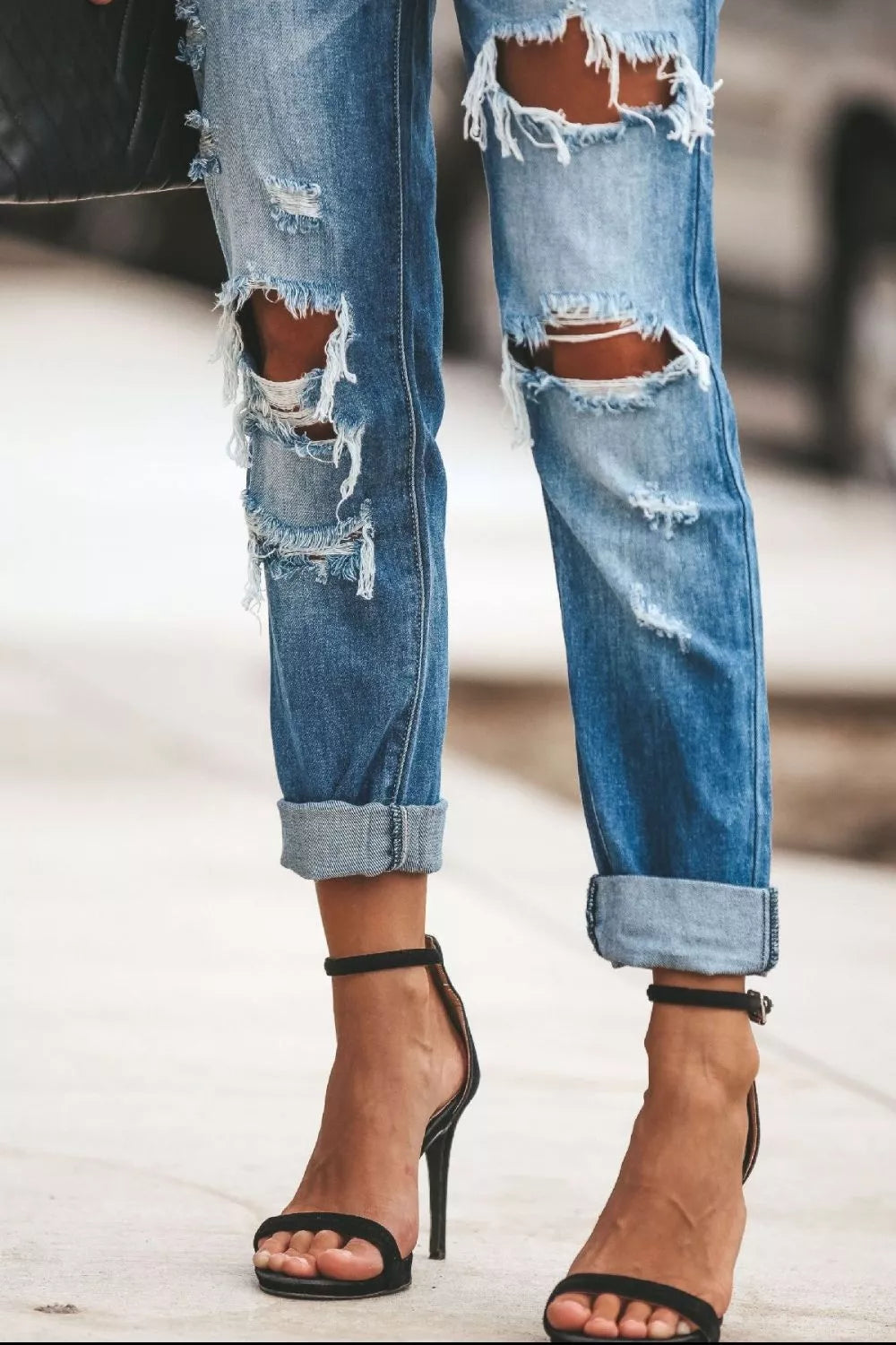 Distressed Straight Leg Jeans - cas7m