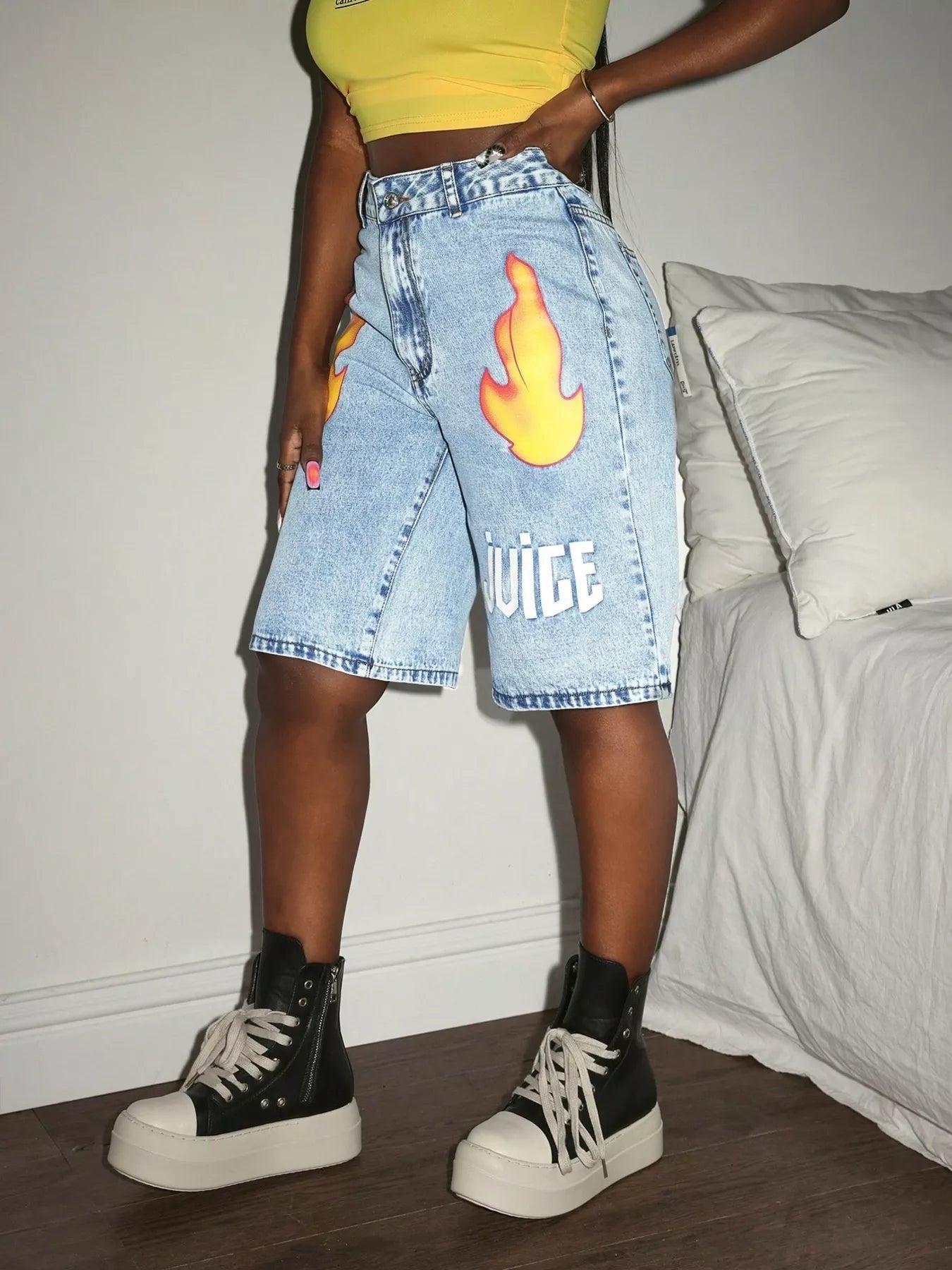 High-Waisted Denim Shorts - cas7m