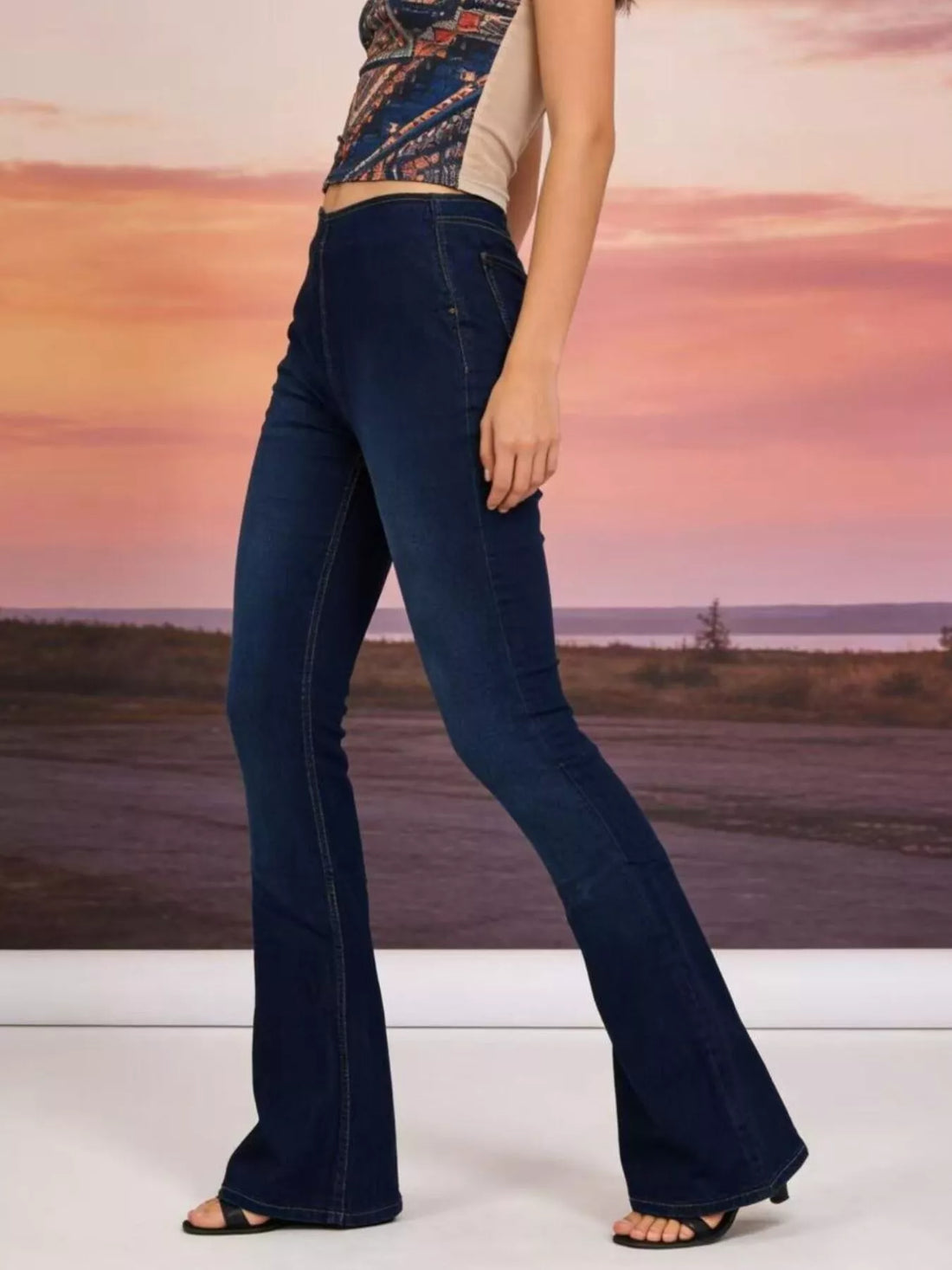 High-Waisted Flare Jeans - cas7m