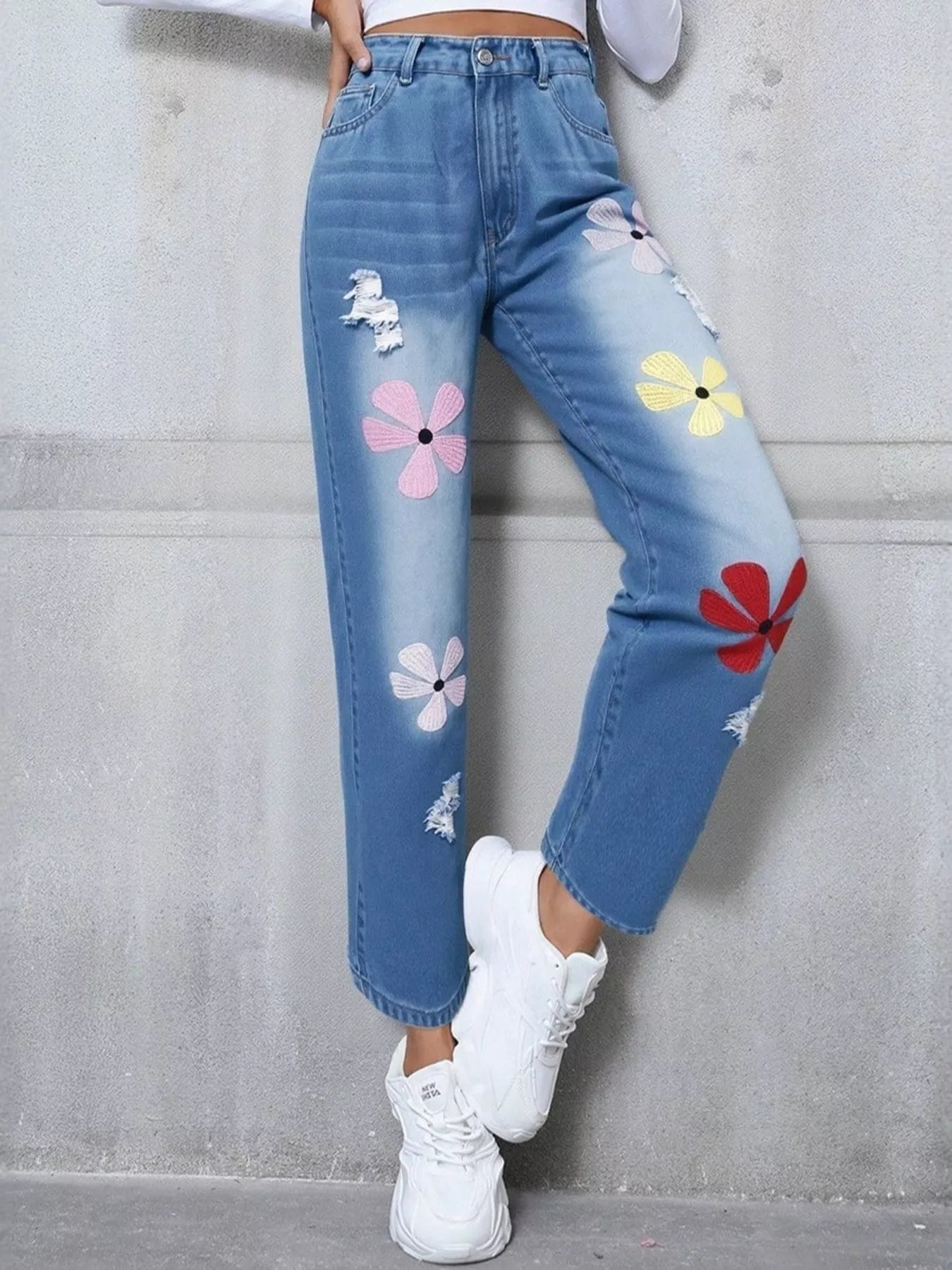 Floral Embroidered High Waist Distressed Jeans - cas7m