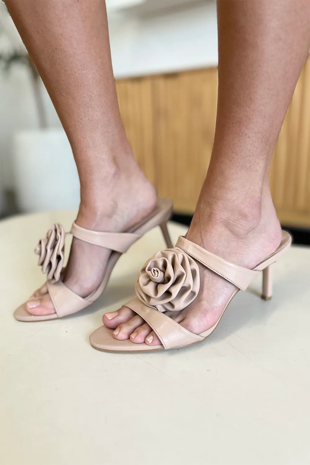 Weeboo Flower PU Leather Stiletto Heel Sandals - cas7m