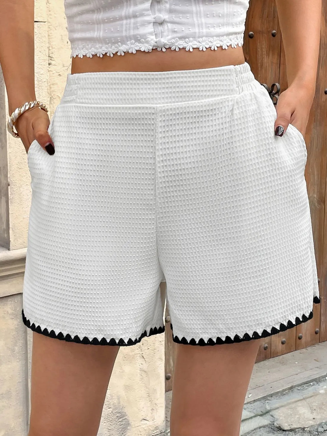 Contrast Trim Shorts with Pockets - cas7m
