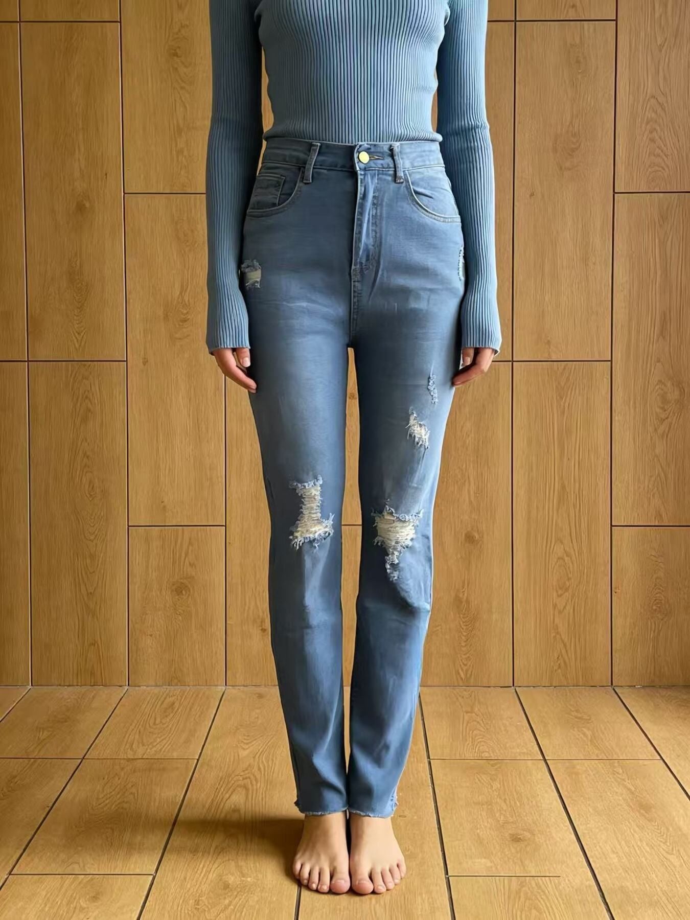 High-Waisted Distressed Jeans - cas7m