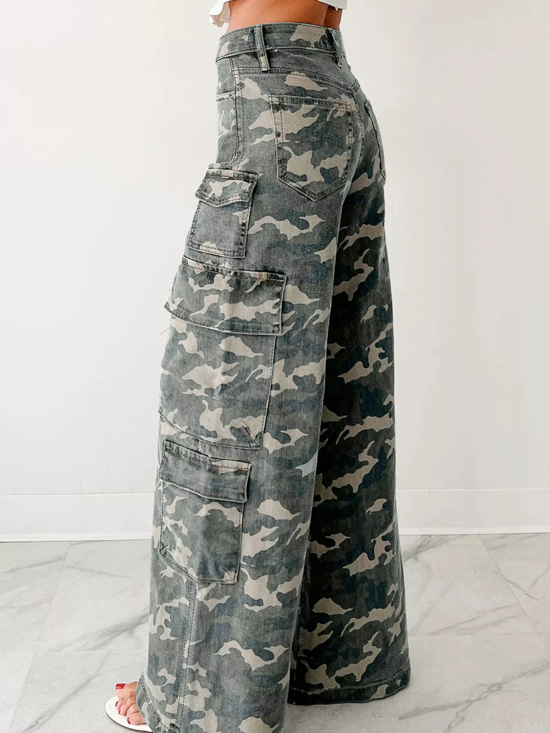 Camo Print Wide Leg Cargo Jeans - cas7m
