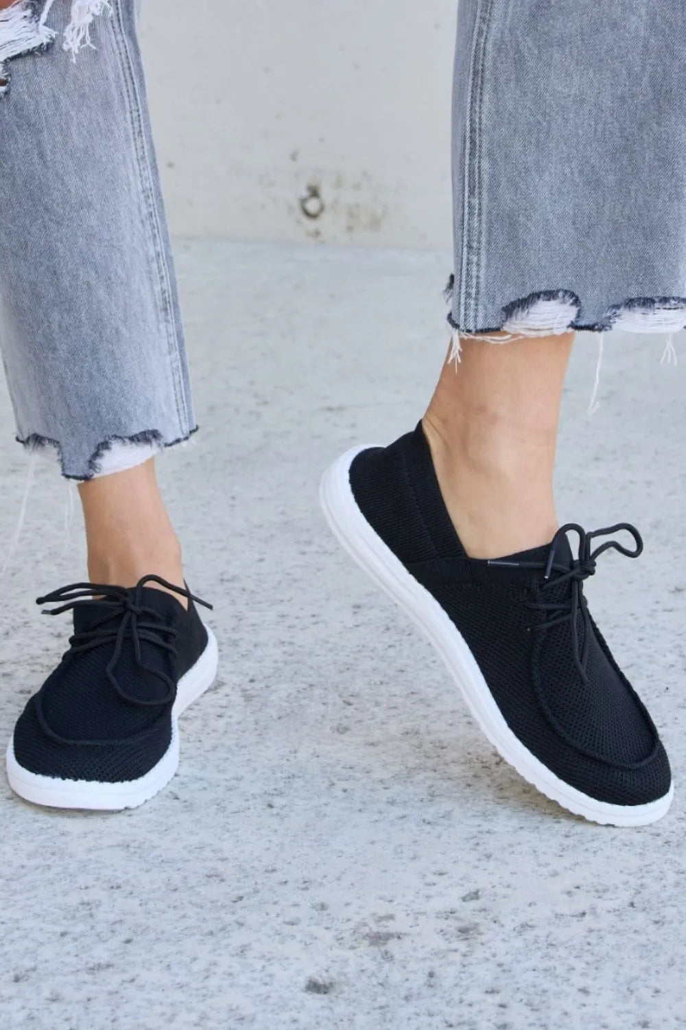 Forever Link Flat Round Toe Lace-Up Sneakers - cas7m