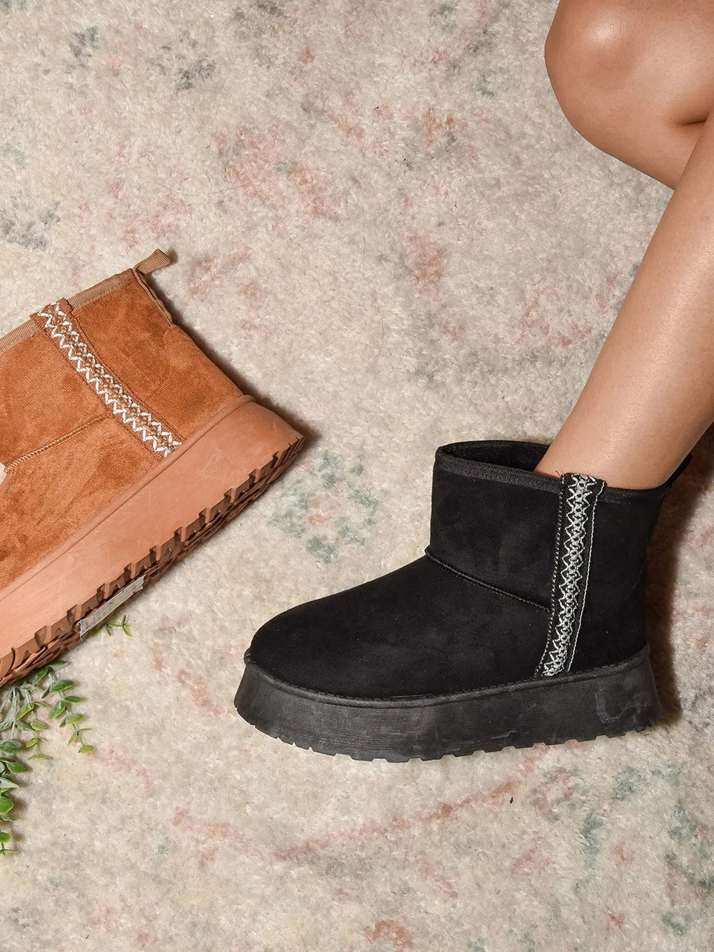 WILD DIVA Round Toe Platform Boots - cas7m