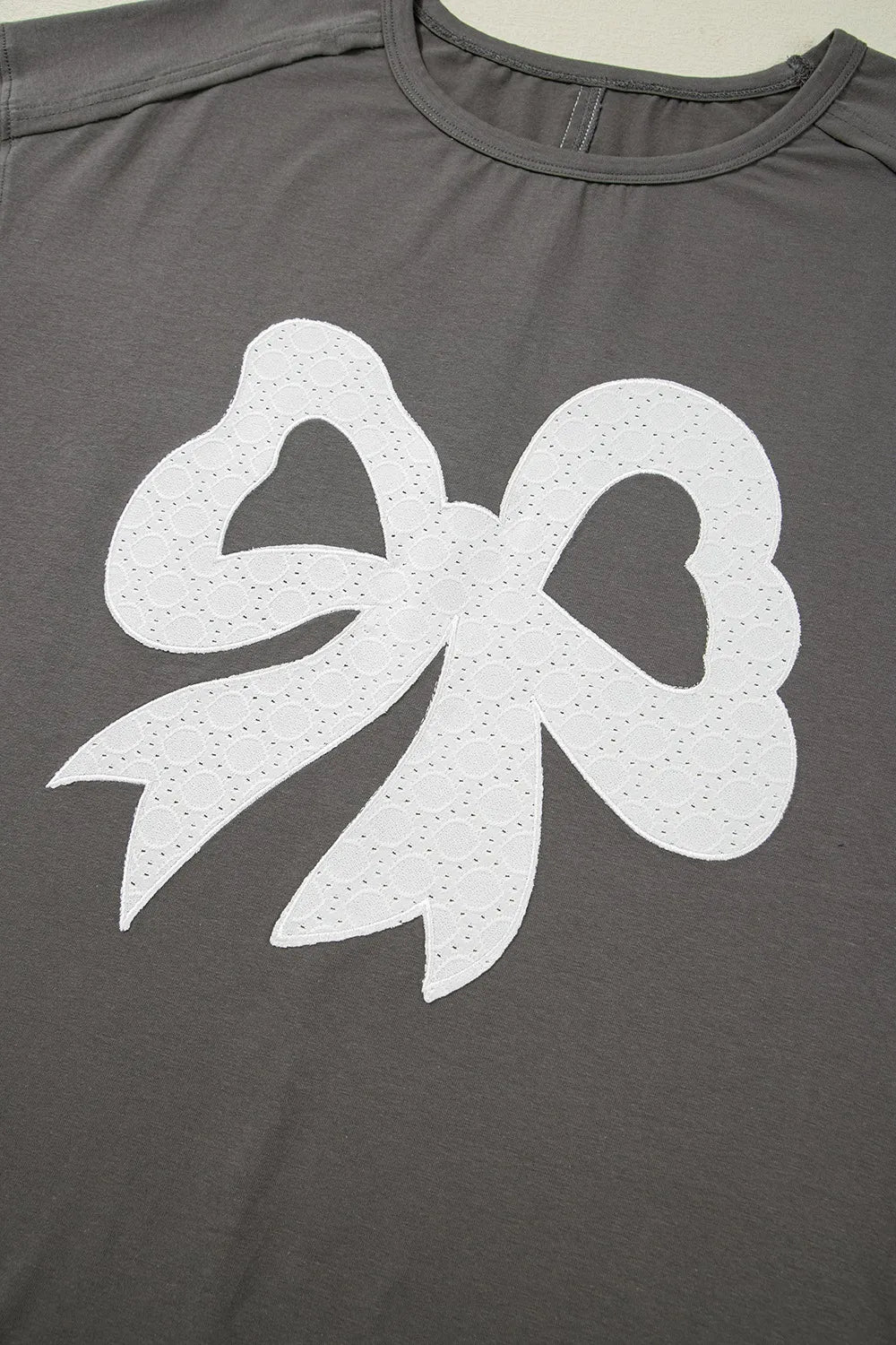 Bow Graphic Short Sleeve T-Shirt - cas7m