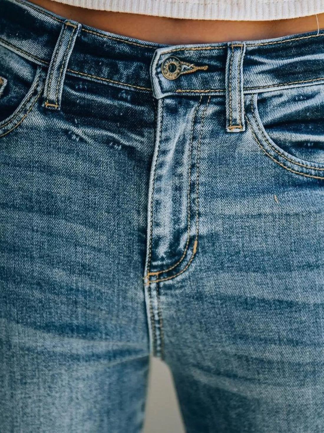 Frayed Hem High-Waisted Wide Leg Jeans - cas7m