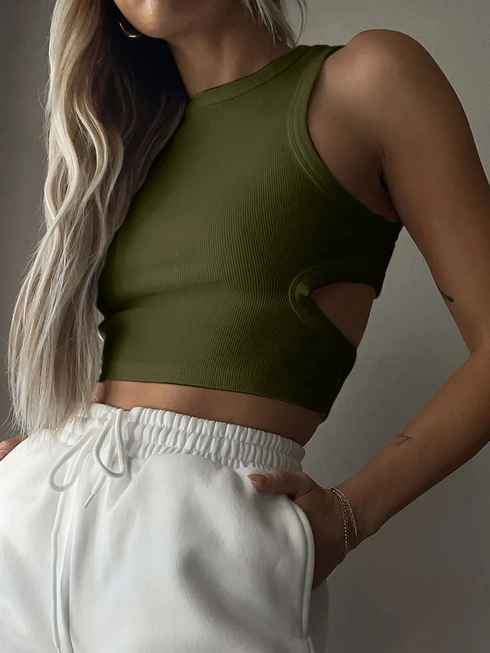 Cutout Round Neck Tank - cas7m