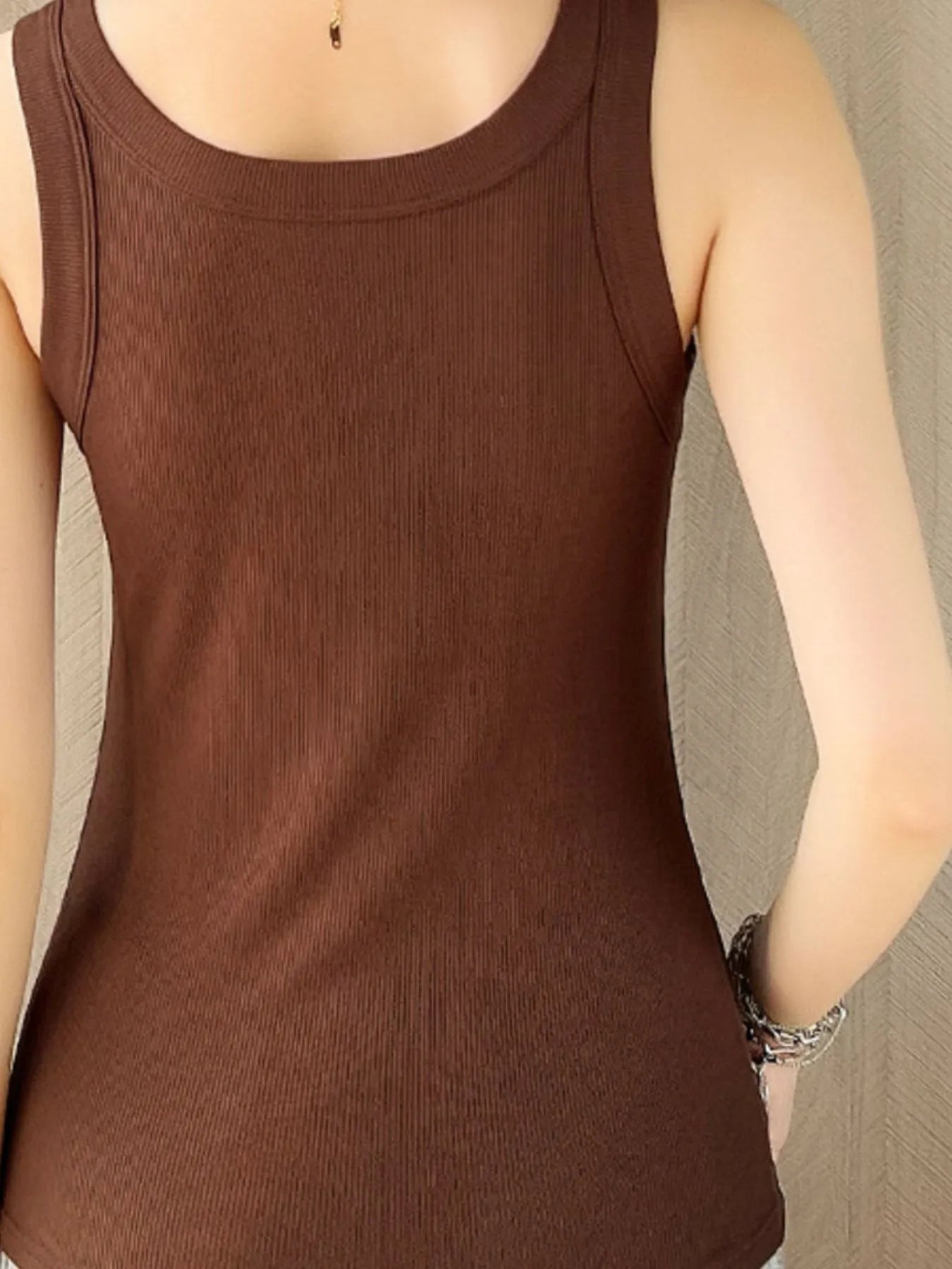 Scoop Neck Tank Top - cas7m