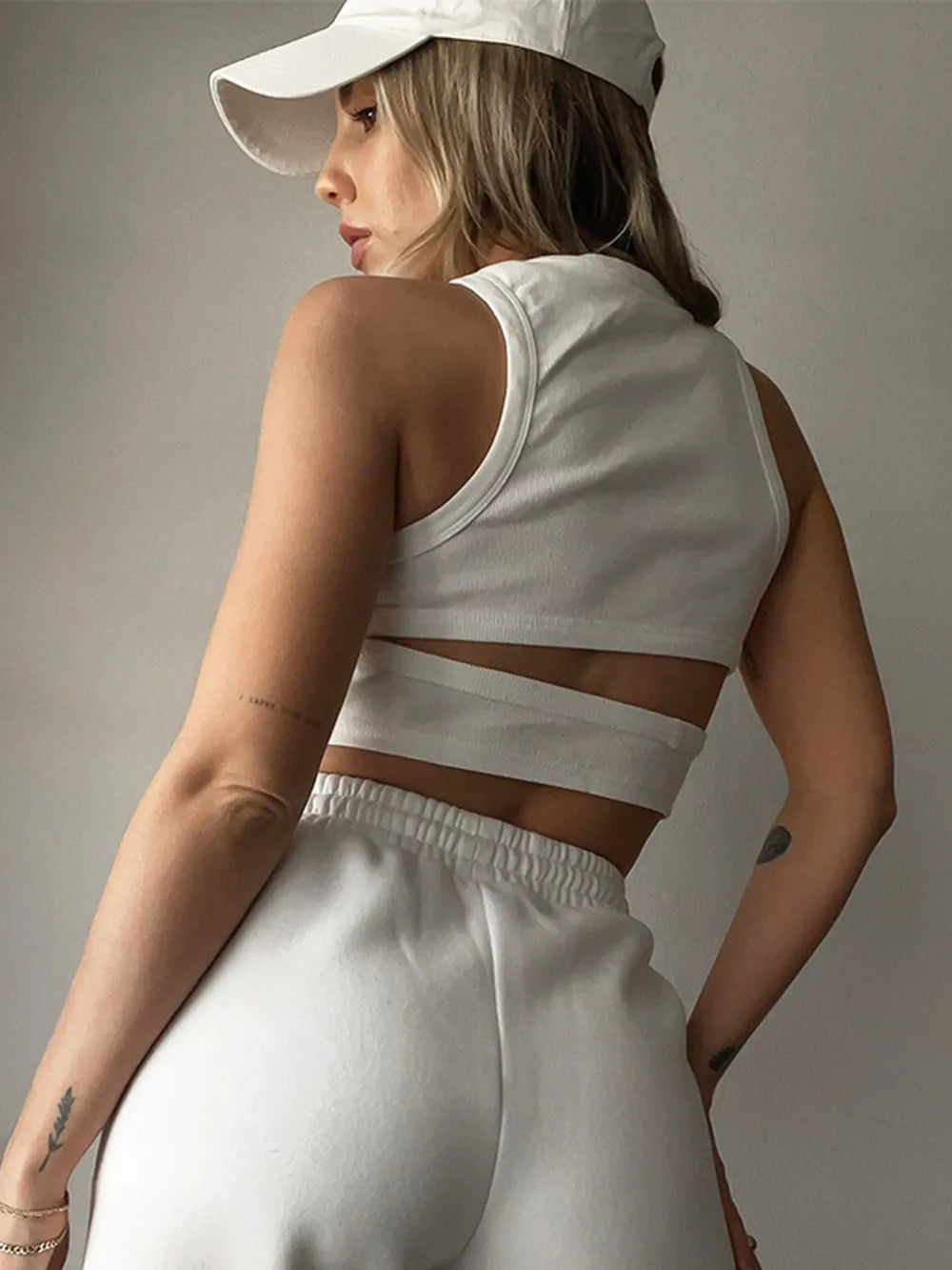 Cutout Round Neck Tank - cas7m
