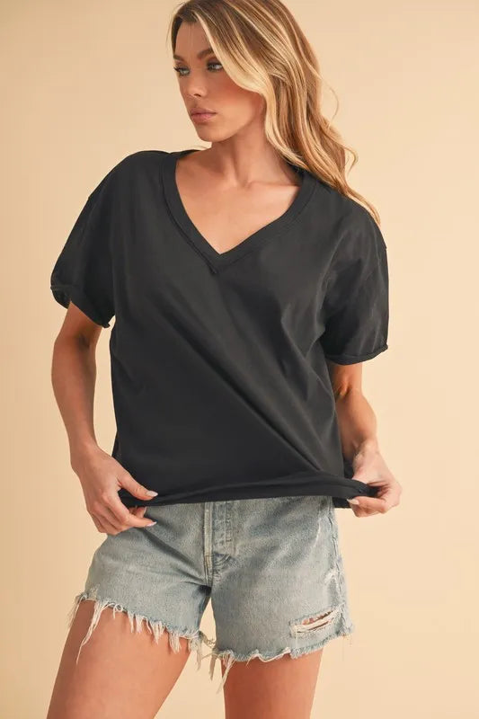 Aemi+Co V-Neck Short Sleeve T-Shirt - cas7m