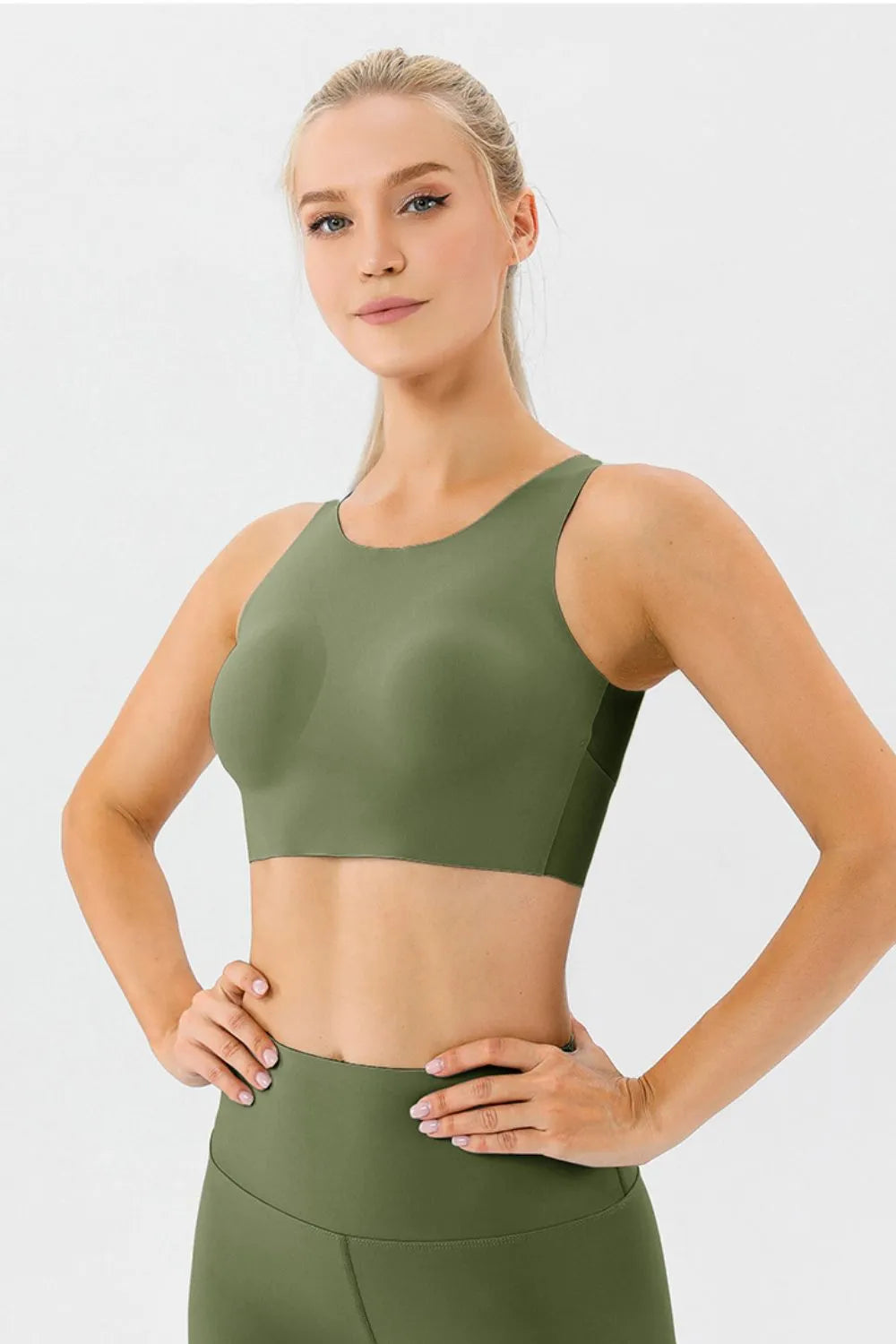 Round Neck Wide Strap Active Bra - cas7m