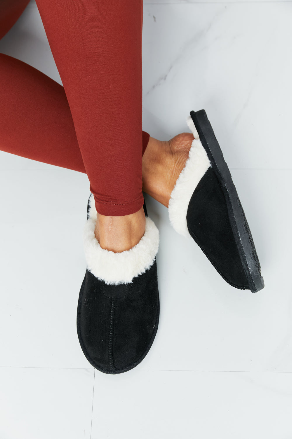 Forever Link Two-Tone Seam Detail Slippers in Black - cas7m