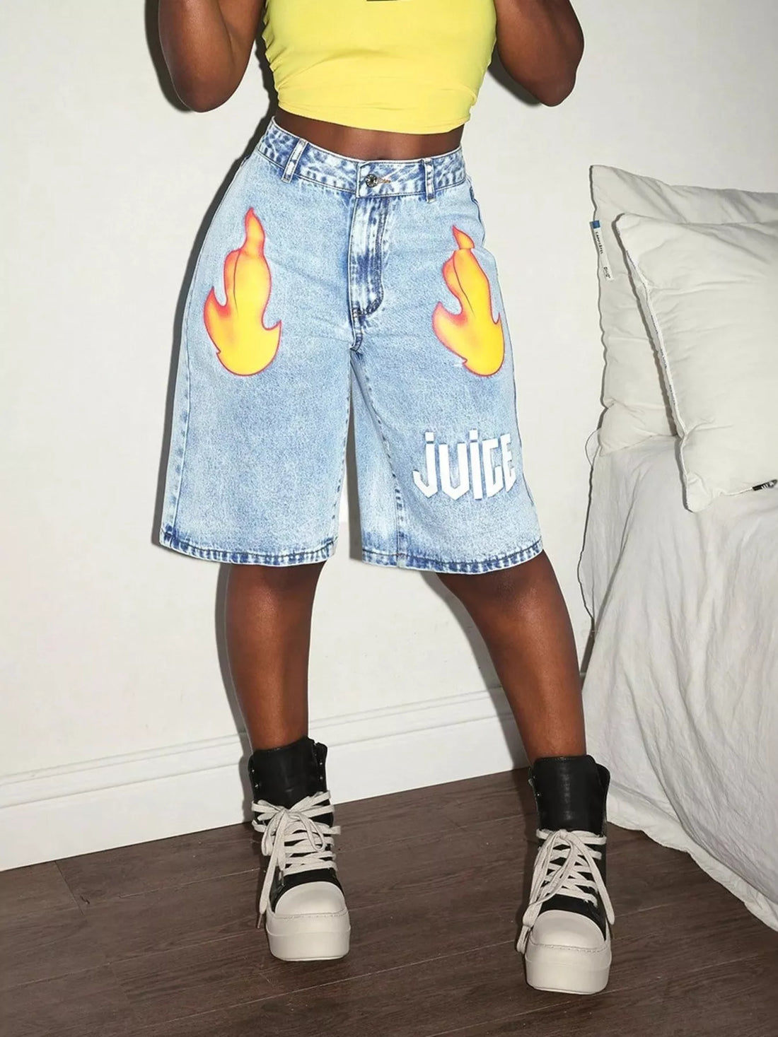 High-Waisted Denim Shorts - cas7m