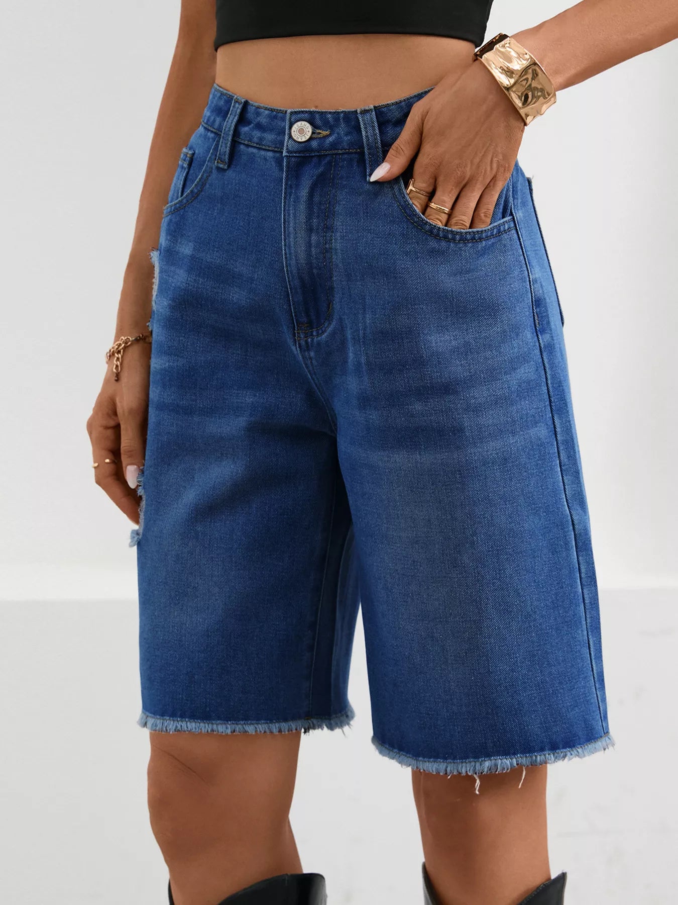 Ripped Frayed Hem Denim Shorts - cas7m