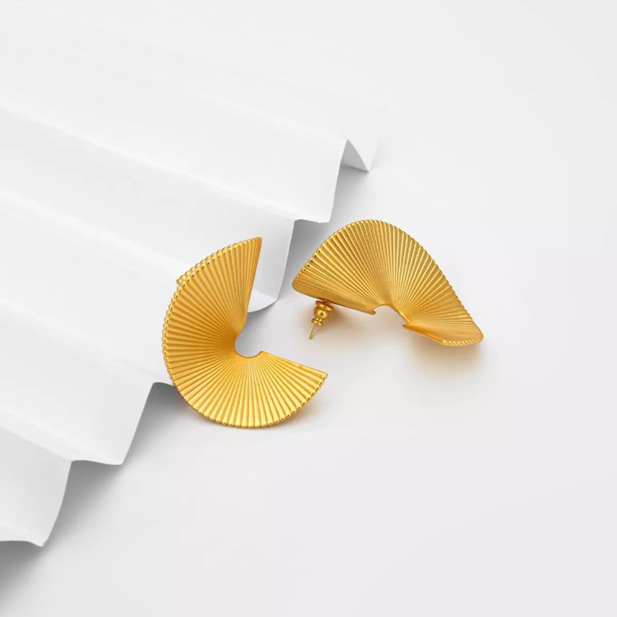 18K Gold-Plated Copper Fan-Shaped Earrings - cas7m